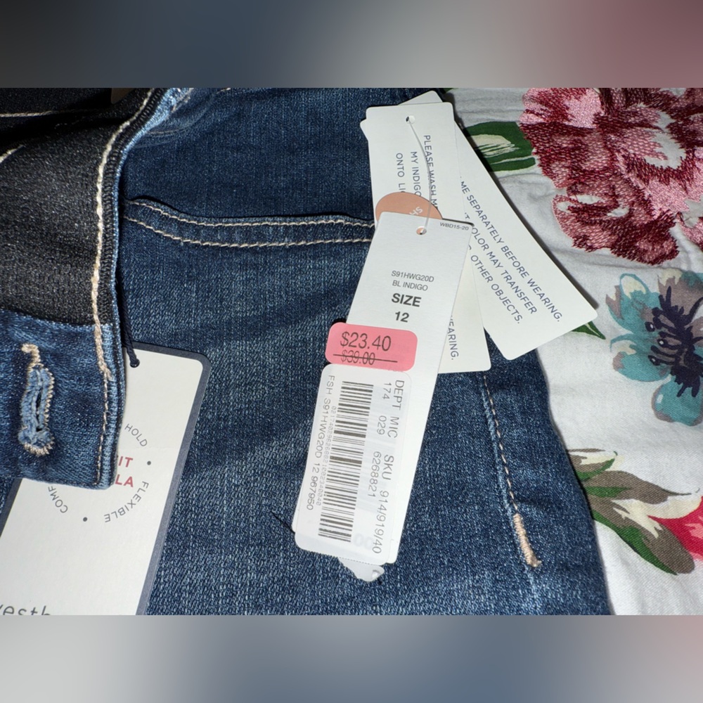 Westbound Indigo Denim Shorts - Picture 4 of 5